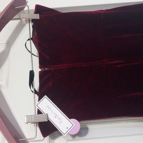 Premier Amour wine colored velour sleeveless jumpsuit size 2 - Picture 4 of 6